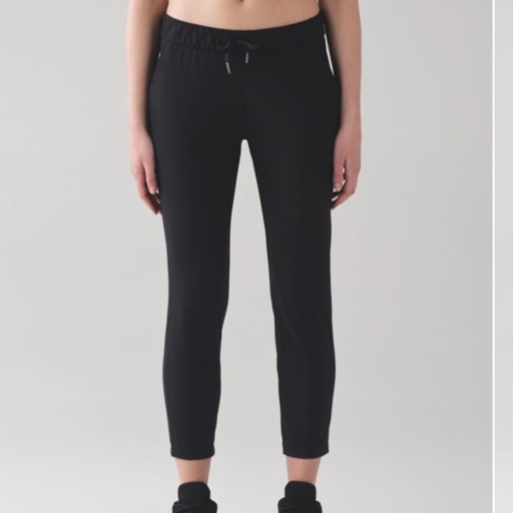 Lululemon On The Fly Pant *27" inseam ankle
Black